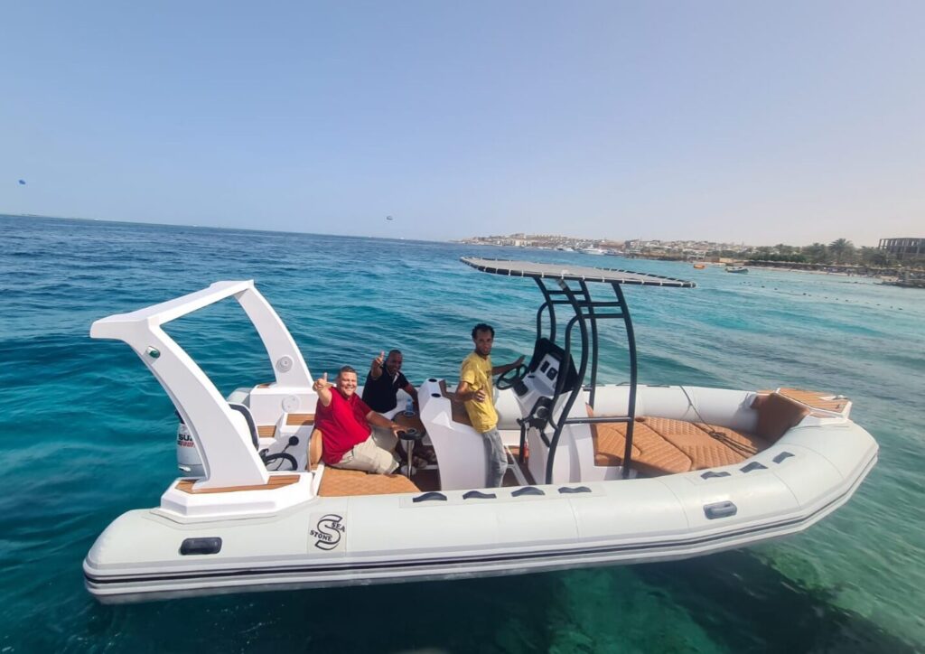 Barcă cu motor privată pentru 5 persoane